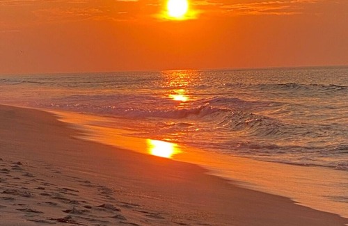 Hampton Cottage | New to VRBO! Charming 2 bedroom cottage just steps from the beach!