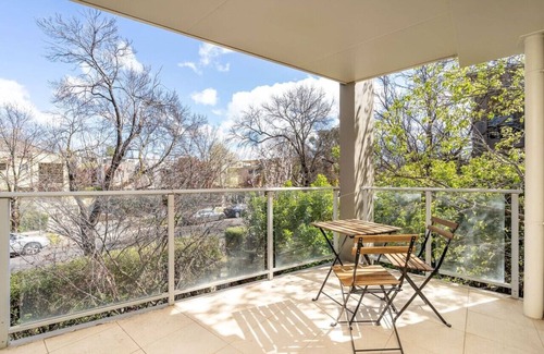 Turner Apartment | New to VRBO: Modern 2BR 2BA Apartment Close to City & ANU