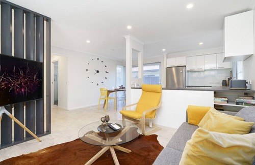 Wanniassa House | NEW TO VRBO: Stylish 3Bedroom Escape in South Canberra