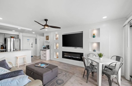 Northeast Virginia Beach Apartment | NEW Updated Oceanfront 2bd 2bth/Beachfront/Pool