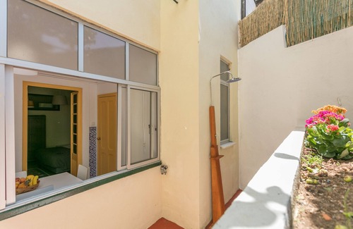 Linda-a-Velha Apartment | NEW! Vintage Apartment in Historic Lisbon