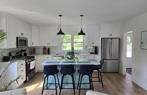 Frontier Apartment | New Waterfront Guest House – Less than 10 Min to Hillsdale College