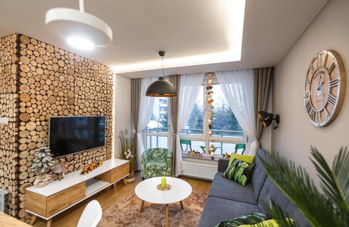 Rzeszow Apartment | New Wave Apartment Tropical