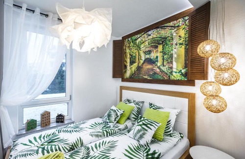 Rzeszow Apartment | New Wave Apartment Tropical