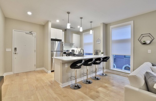 Over-the-Rhine Condo | *New* XquisiteMidCenturyM0d~ Condo *OTR* w/Parking