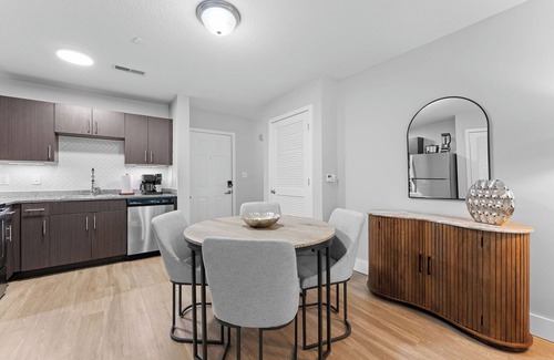 Tuscaloosa Condo | NEW Yellow Hammer Retreat Condo with Pool & Gym Access