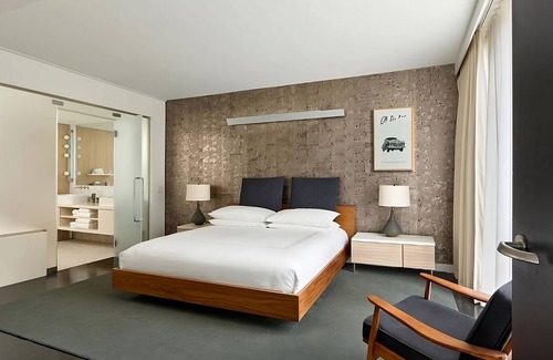 Tribeca Hotel | New York City Getaway! Pets Allowed! Minutes To The Rockefeller Center!
