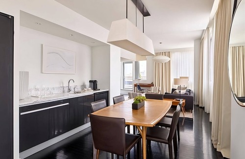 Tribeca Hotel | New York City Getaway! Pets Allowed! Minutes To The Rockefeller Center!