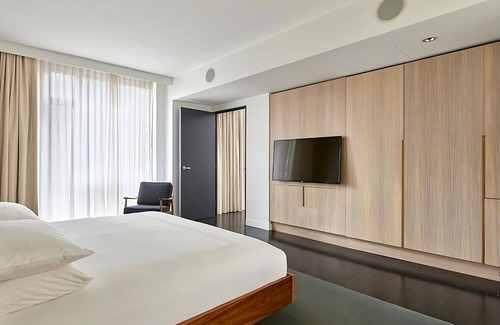 Tribeca Hotel | New York City Getaway! Pets Allowed! Minutes To The Rockefeller Center!
