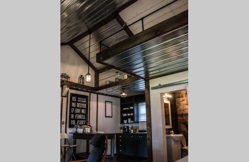 Town of Essex Cottage | NEW YORK LOFT STYLE / PRIVATE /GUEST HOUSE / AIR/ FIREPLACE/