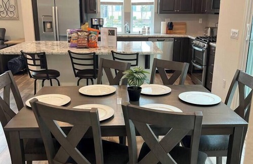 Roseville House | Newbuilt*pet*close2shop*corp/insur housing*24/7*