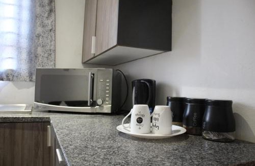 Greater Johannesburg Metropolitan Area Apartment | Newlands Cosy One Bedroom Apartment