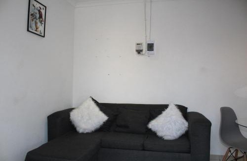 Greater Johannesburg Metropolitan Area Apartment | Newlands Cosy One Bedroom Apartment