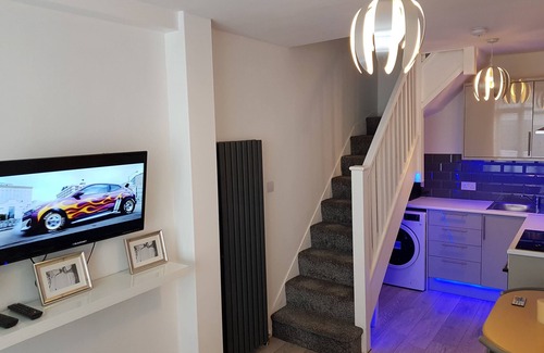 Beddington North Apartment | Newly built 2 Bedroom apartment 30 mins to central london- free parking-