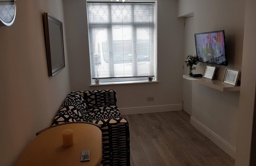 Beddington North Apartment | Newly built 2 Bedroom apartment 30 mins to central london- free parking-