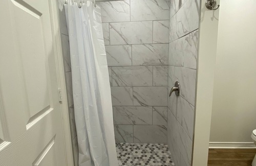 Sulphur Apartment | Newly built apartments! Less than a mile from SPAR water park