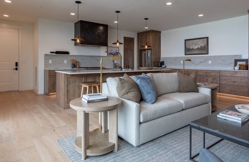 Driggs Condo | *Newly Built*Basin Three Peaks Teton Suites⁓HotTub ⁓ Rooftop Deck ⁓ Sleeps 14-20