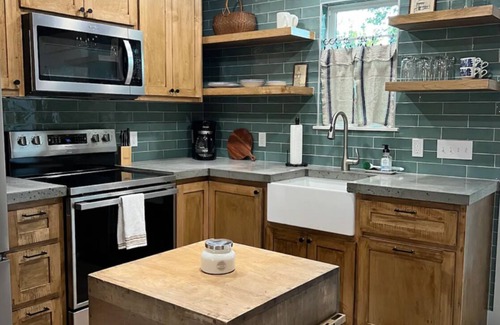 Guthrie Cottage | Newly Built Cottage 2 Bd/1 Ba Cottage A Short Walk From Downtown Guthrie, OK