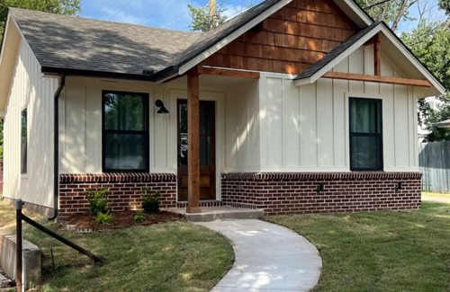 Guthrie Cottage | Newly Built Cottage 2 Bd/1 Ba Cottage A Short Walk From Downtown Guthrie, OK