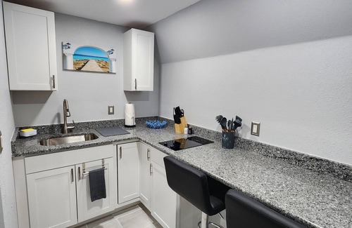 Nokomis Apartment | NEWLY BUILT COZY STUDIO A 7MINUTES FROM NOKOMIS BEACH!