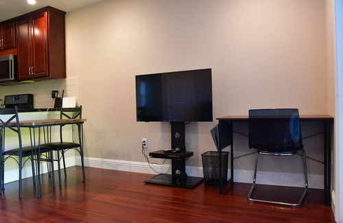 Walnut Creek House | Newly-built guesthouse with complete privacy