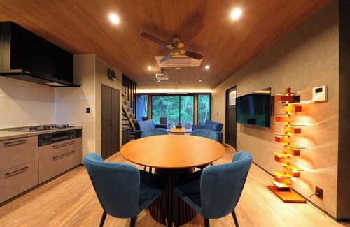 Fujikawaguchiko House | Newly built in July 2025 Contrast of forest and light Premium stay Bonfire BBQ 14 people /Minamitsurugun Yamanashi