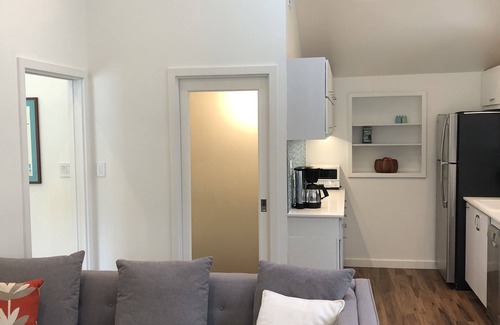 Allandale House | Newly built, International Modern Guest Home w/laundry & gym in Central Austin