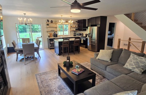 Canadian Lakes House | Newly Built Lake House with private lake frontage! 3 Br/2 bath, very spacious!