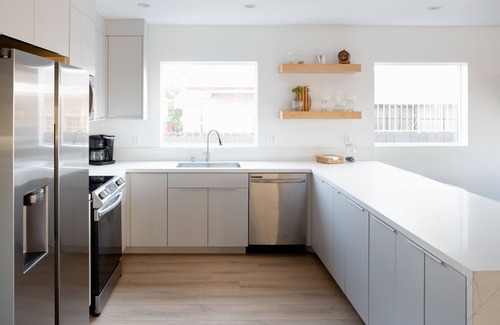 Los Angeles House | Newly built Los Angeles enclave ready for your entire family