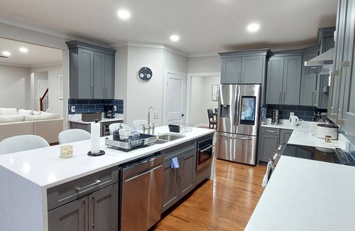 Stafford House | Newly Built Spacious 6-bedroom and 4.5 baths Paradise near Quantico
