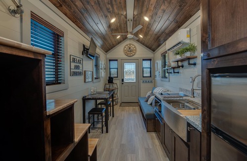 Caldwell House | Newly Built Tiny House Near College Station and Round Top Area