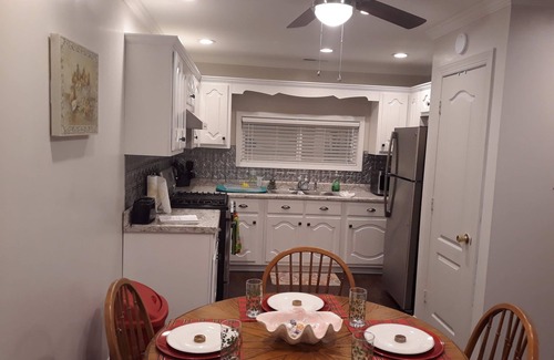 Muscle Shoals Apartment | Newly built upstairs Garage Apartment 900 sq.ft. sleeps 8; washer/dryer.