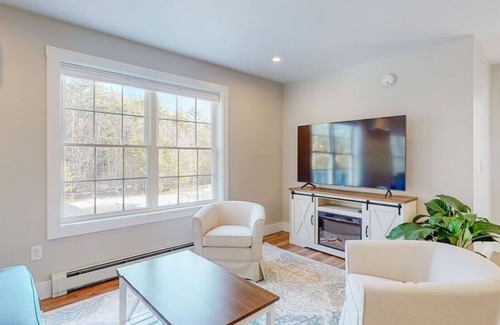 Gorham Apartment | Newly Constructed Two-Bedroom Near Portland