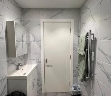 Borehamwood Apartment | Newly Furnished Bright Studio