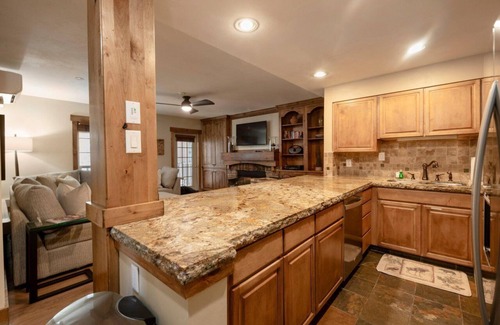 North Park City Condo | Newly furnished Ski-in Ski-out 2BR in Park City-hot tub, pool & fitness center