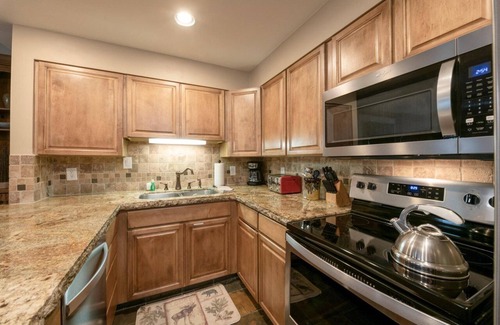 North Park City Condo | Newly furnished Ski-in Ski-out 2BR in Park City-hot tub, pool & fitness center