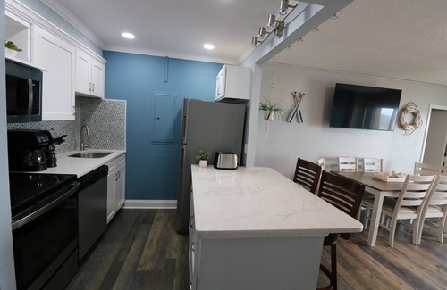 Northeast Virginia Beach Condo | Newly Furnished 7th Floor Oceanfront Condo on the Boardwalk w/Pool