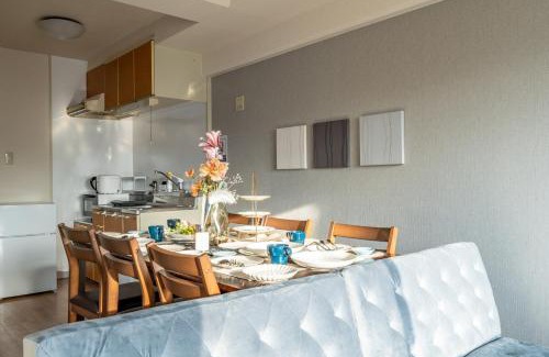 Nishi Apartment | Newly opened Hotel 7 京セラドーム徒歩10分 道頓堀 関西空港 大阪城 海遊館直行 USJ1回乗換 出張 Family friendly Free parking 15 minutes by car to USJ