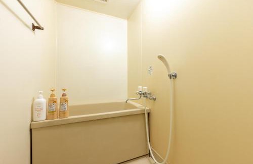 Nishi Apartment | Newly opened Hotel 7 京セラドーム徒歩10分 道頓堀 関西空港 大阪城 海遊館直行 USJ1回乗換 出張 Family friendly Free parking 15 minutes by car to USJ