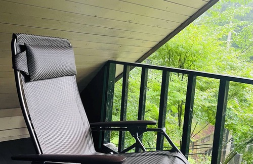 Shiso Villa | Newly opened in July 2024! Log house with stone walls for rent! Enjoy BBQ and playing in the river in the great outdoors!