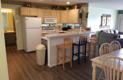 Osage Beach Condo | Newly redecorated!3BR/2BA Walk in Level, Free WIFI.Parkview Bay. Great View!
