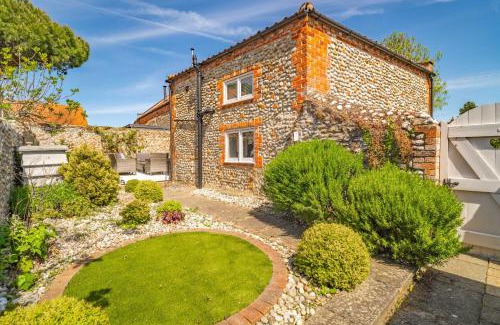 Langham House | Newly Refurb Cottage, Mile From Blakeney, Village Pub and Restaurant