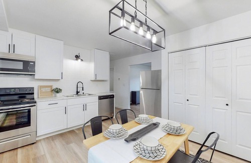 North Canton Apartment | Newly Remodeled 2 BR Apartment in Green Near CAK