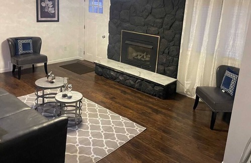 Eastpointe House | Newly Remodeled 4 BD 2.5 BA Quiet Near Downtown