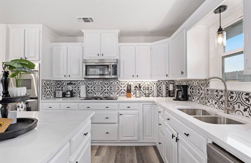 Allen House | Newly remodeled 5BR 3BA w/pool up to 16 ppl