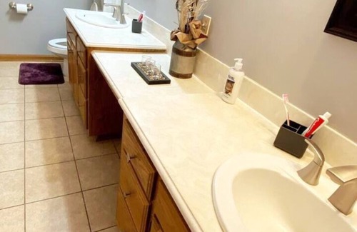 Sulphur House | Newly Remodeled, Family Home, Near Interstate
