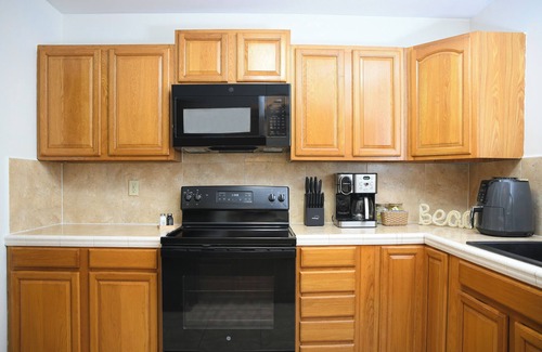 George Town Condo | Newly Remodeled Hillside Unit at the Hideaways