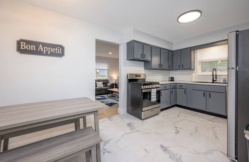 Highland Square House | Newly Remodeled Metro Parks Home