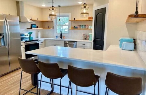 Kings Grant House | Newly Remodeled - Sleeps 8! Remodeled