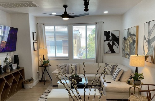 Centennial Hills House | Newly Remodeled Townhome 20 Minutes From the Strip